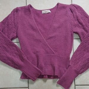 URBAN OUTFITTERS Womens Size S Purple Cropped Knit V-Neck Sweater